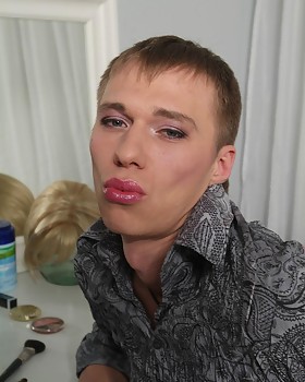 Blue-eyed lipstick boy gets hornier than ever